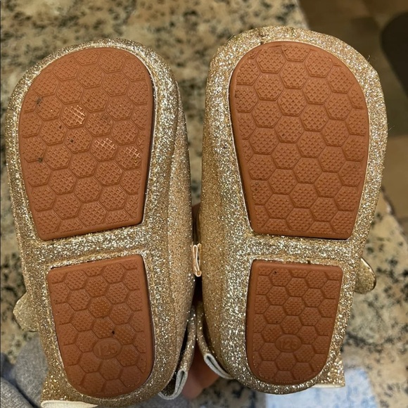 Felix & Flora 12-18m. Gold Crib shoes - Picture 4 of 4